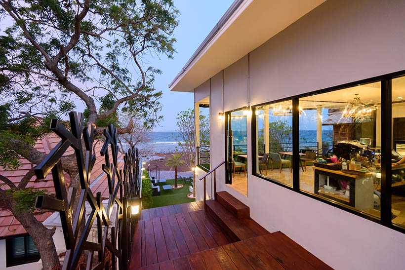 Sea Space Café Koh Larn เกาะล้าน